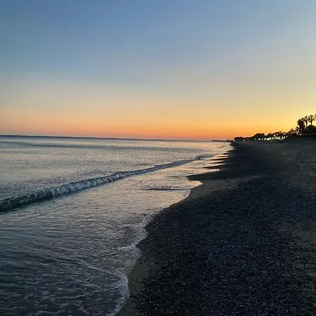 Apartamento Vistamar A 100 M De La Playa Apartment *
